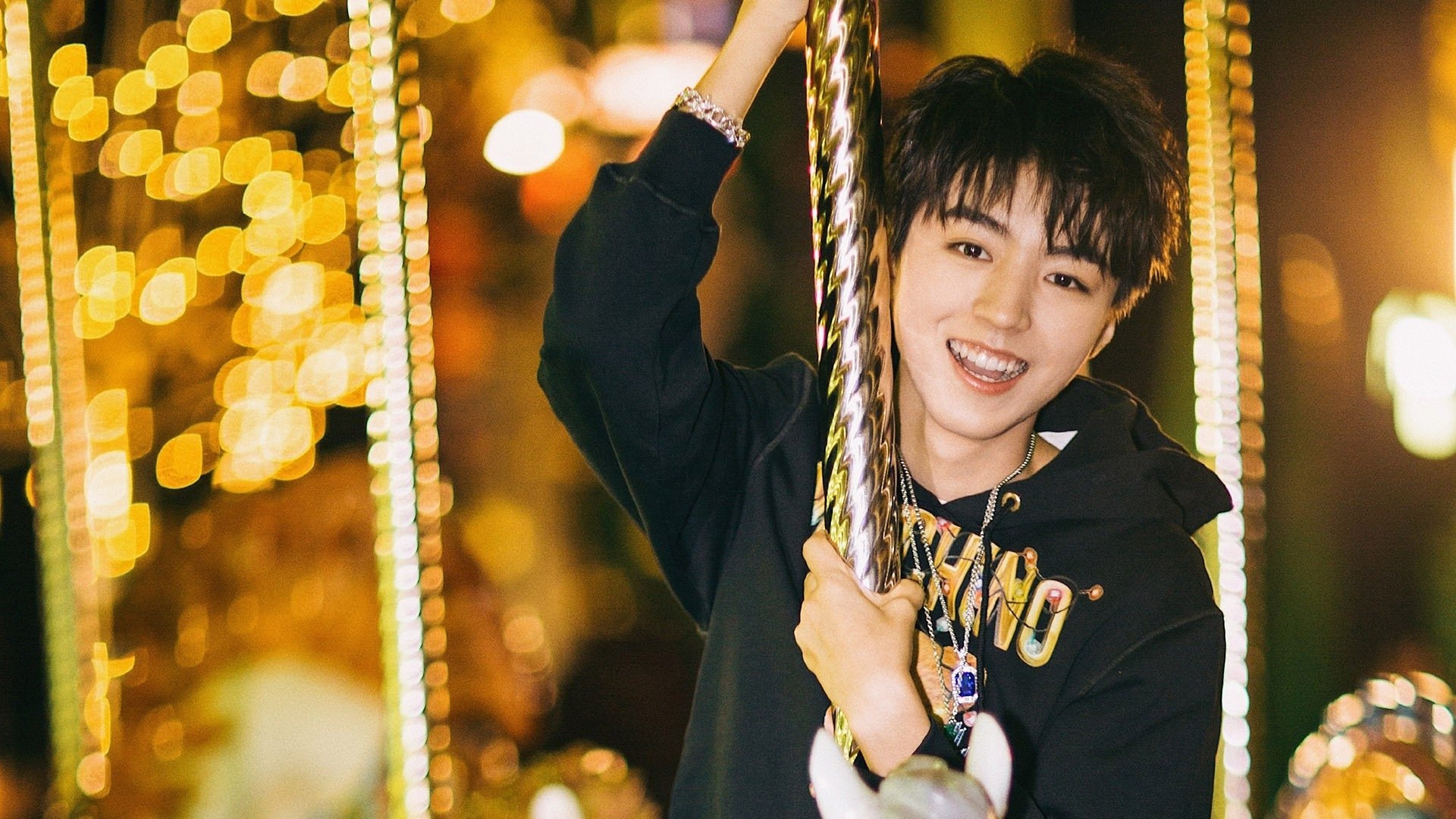 球队替补深度成争冠关键板凳厚度受关注,球队替补席必须有几个座位