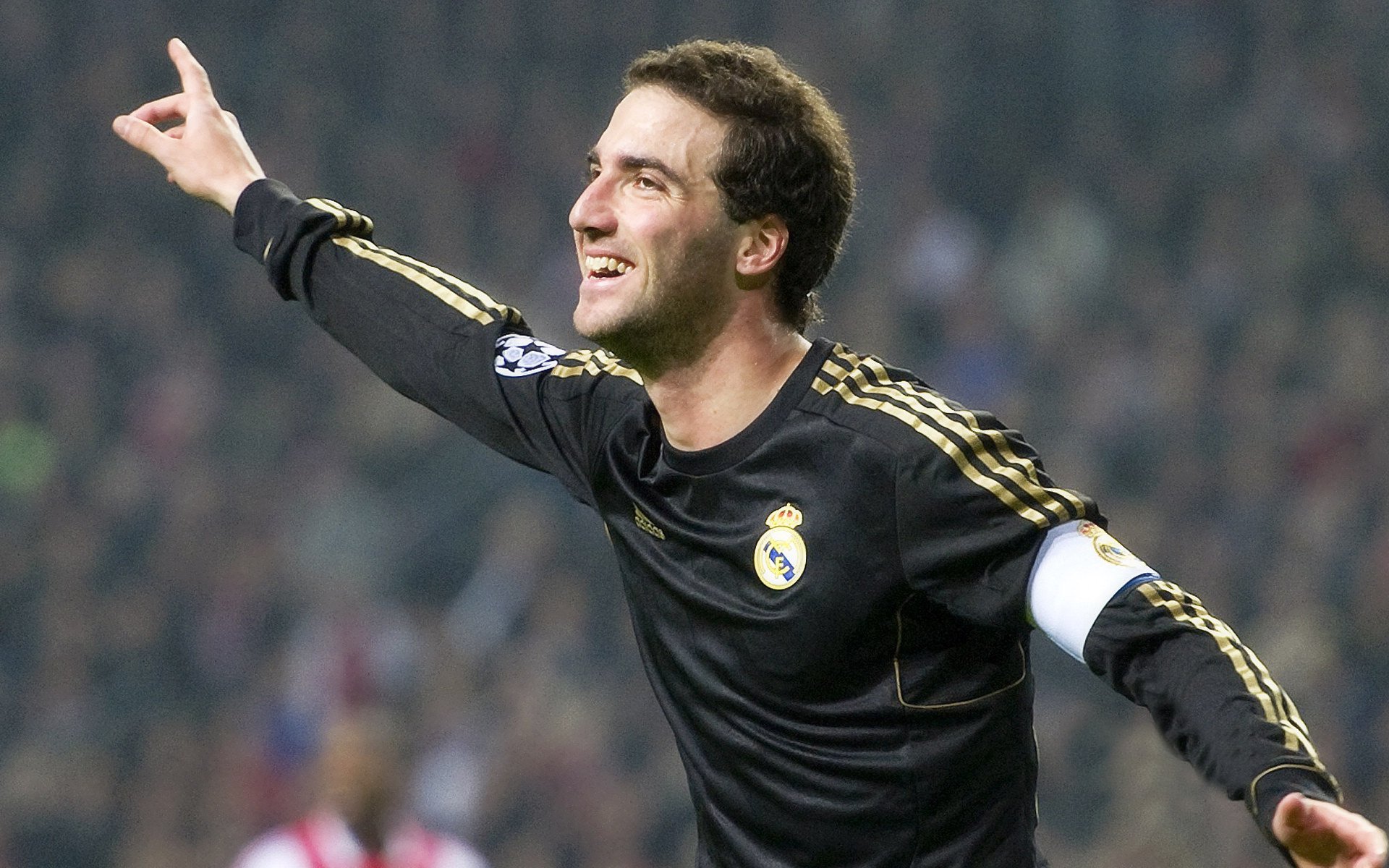 中国足球职业联赛发展进入新阶段，中国足球职业联赛开始